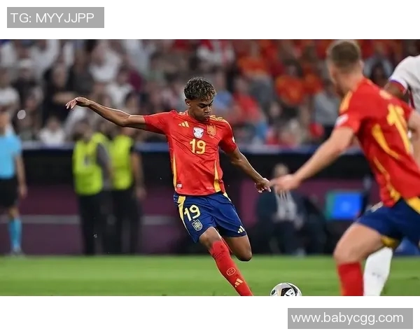 欧洲杯历史上排名第三的足球球星是谁及其辉煌成就解析 欧洲杯历史上排名第三的足球球星是谁及其辉煌成就解析